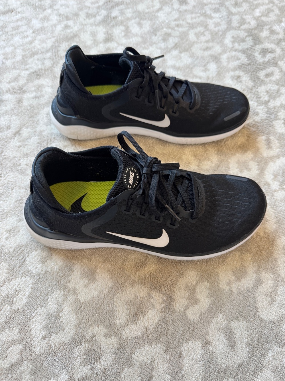 Nike Black and White womens free rn Running Sneakers - Picture 2 of 7